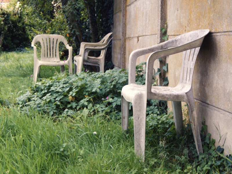 plastic garden chairs